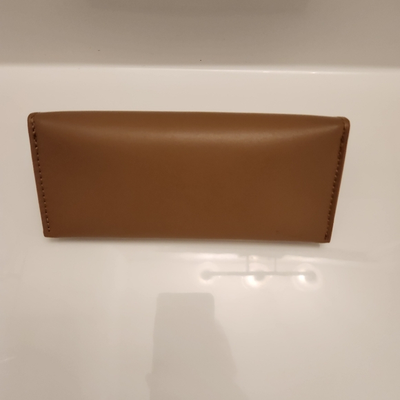 Burberry Sunglasses Case 👓 - Picture 5 of 9